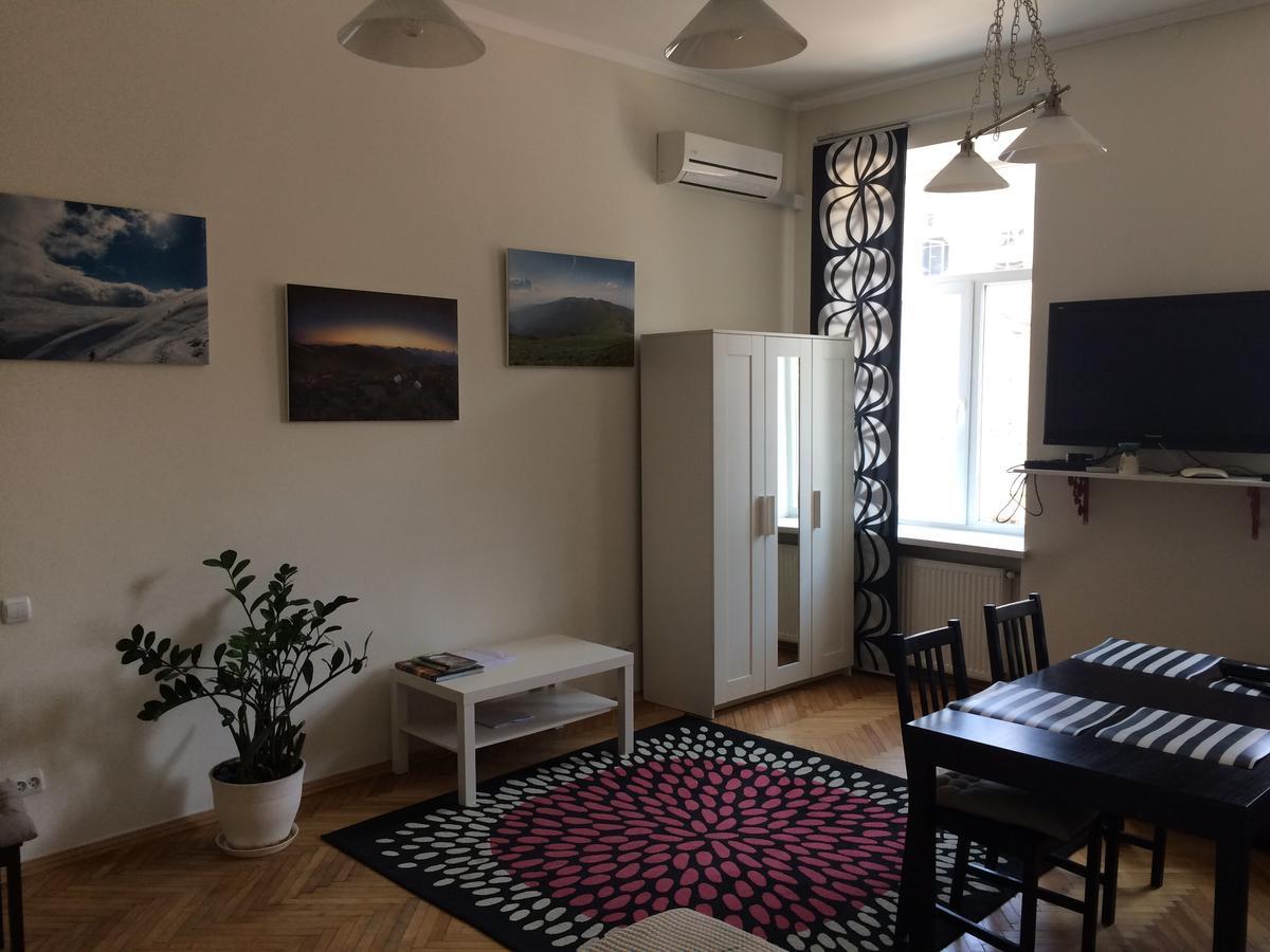Cozy Apartment 39/34 Lviv Exterior photo